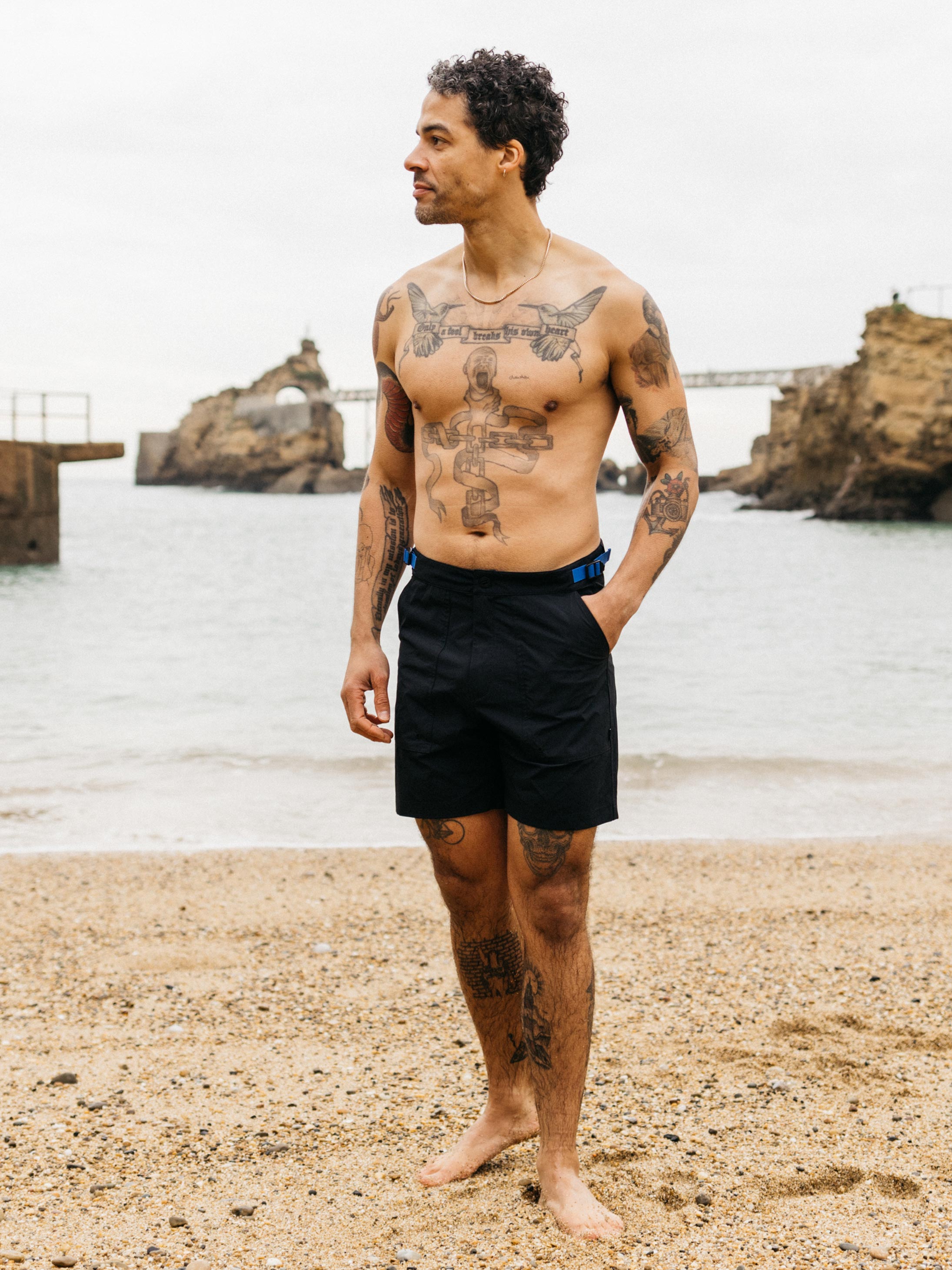Men Hybrid Short in Navy - Walker