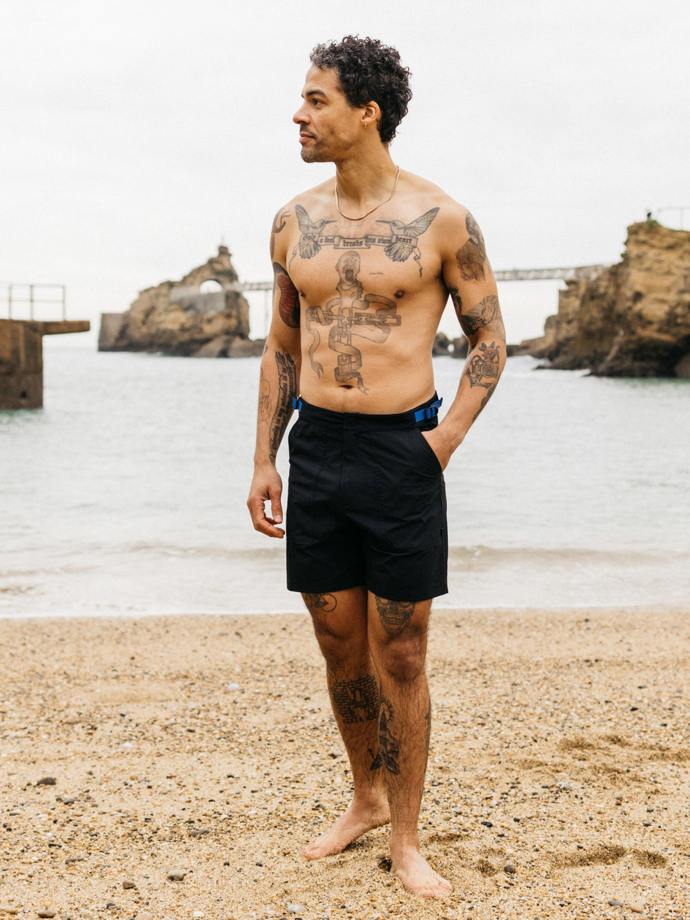 Men Hybrid Short in Navy - Walker