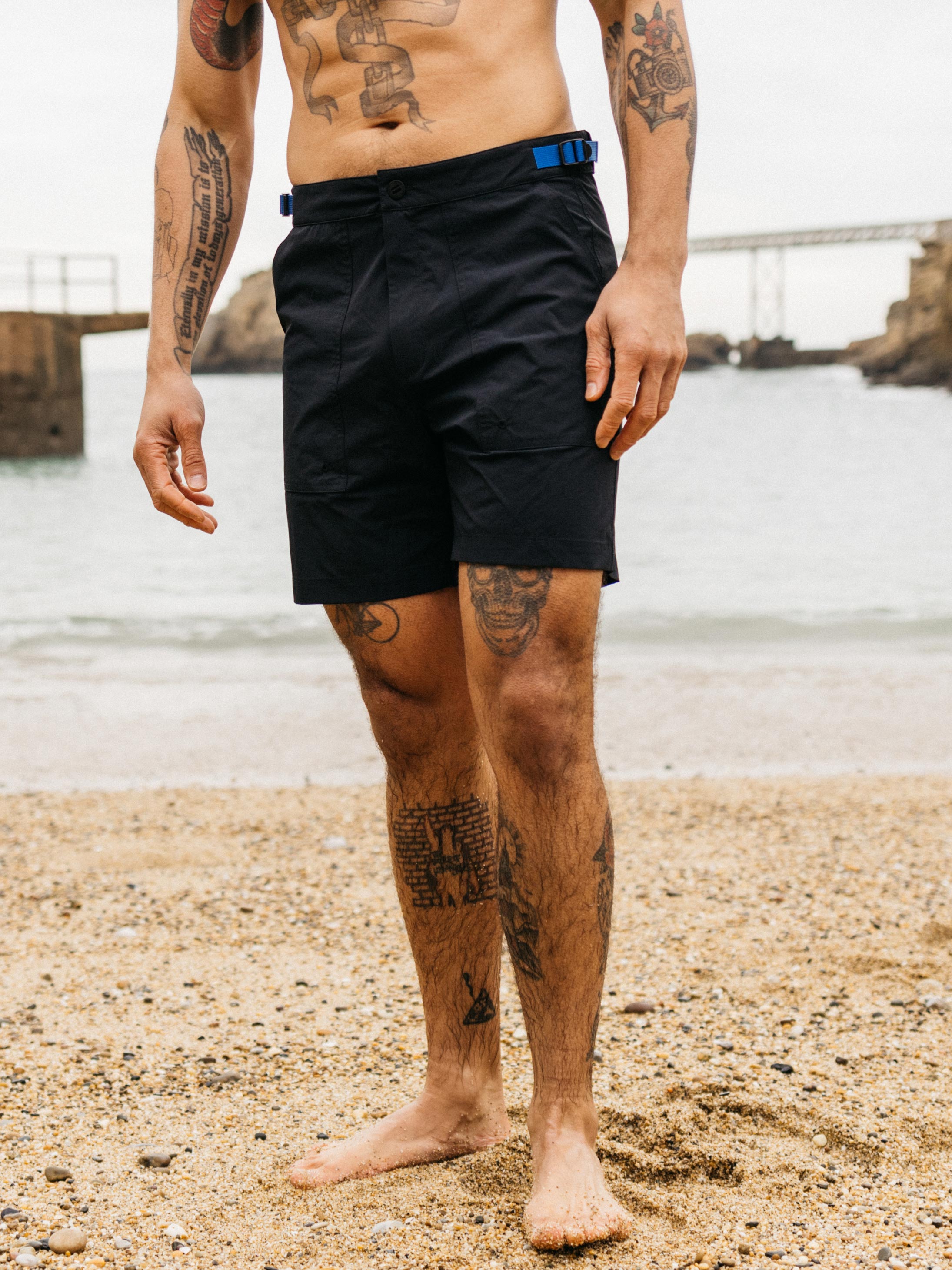Men Hybrid Short in Navy - Walker