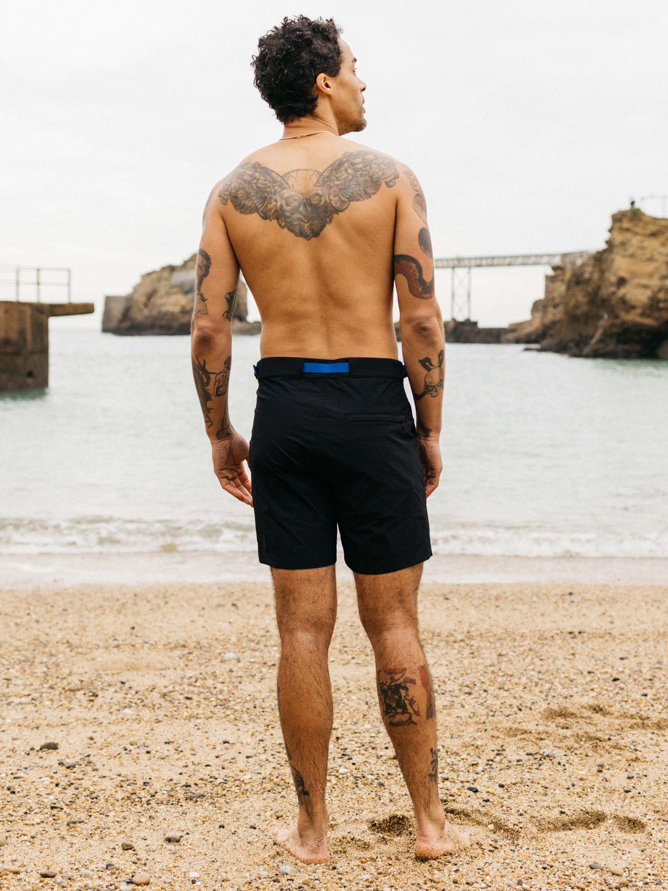 Men Hybrid Short in Navy - Walker