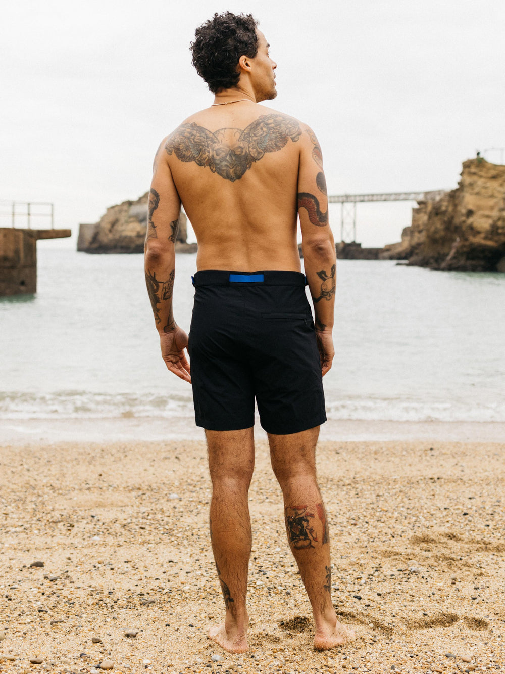 Men Hybrid Short in Navy - Walker