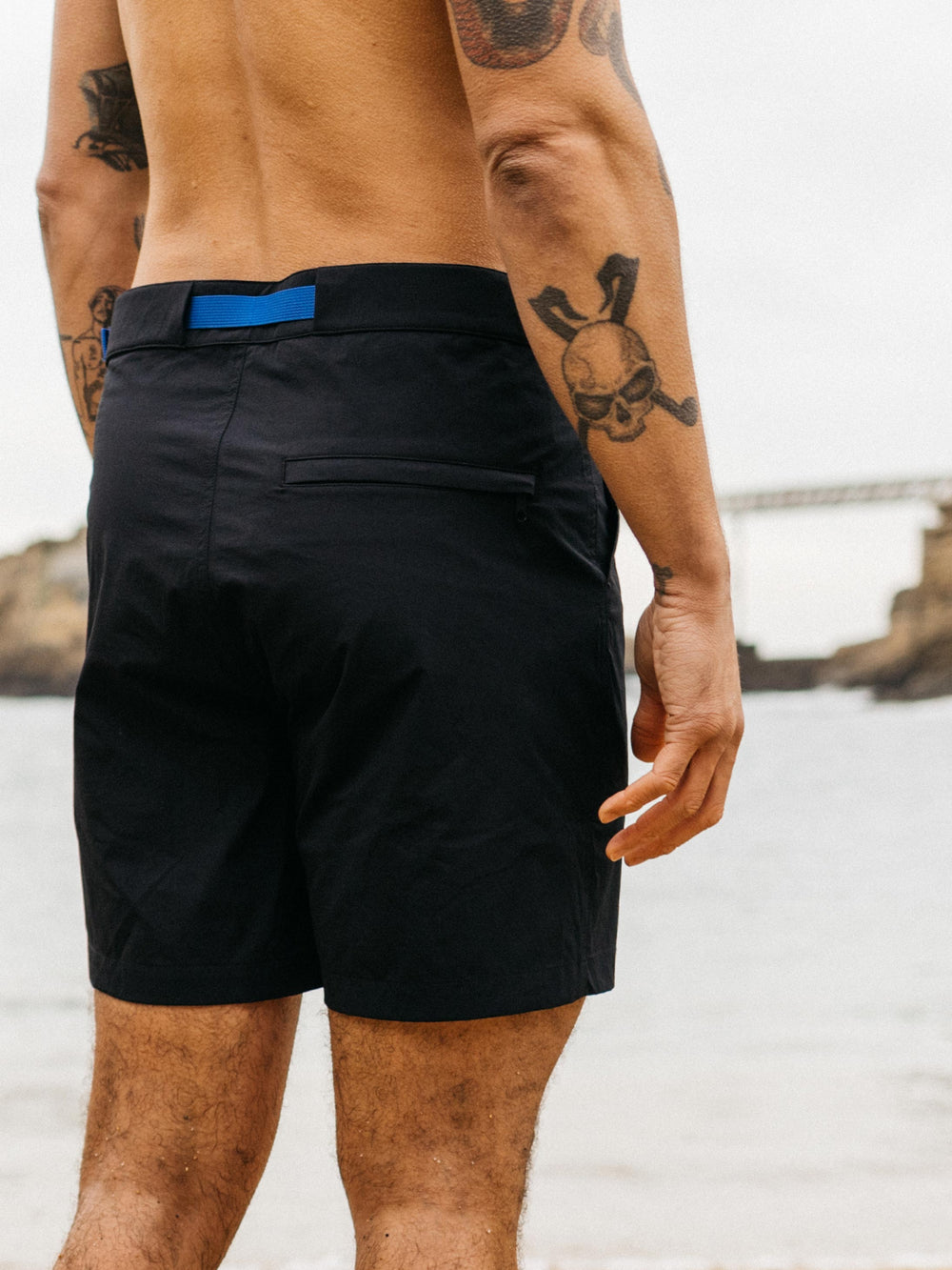 Men Hybrid Short in Navy - Walker