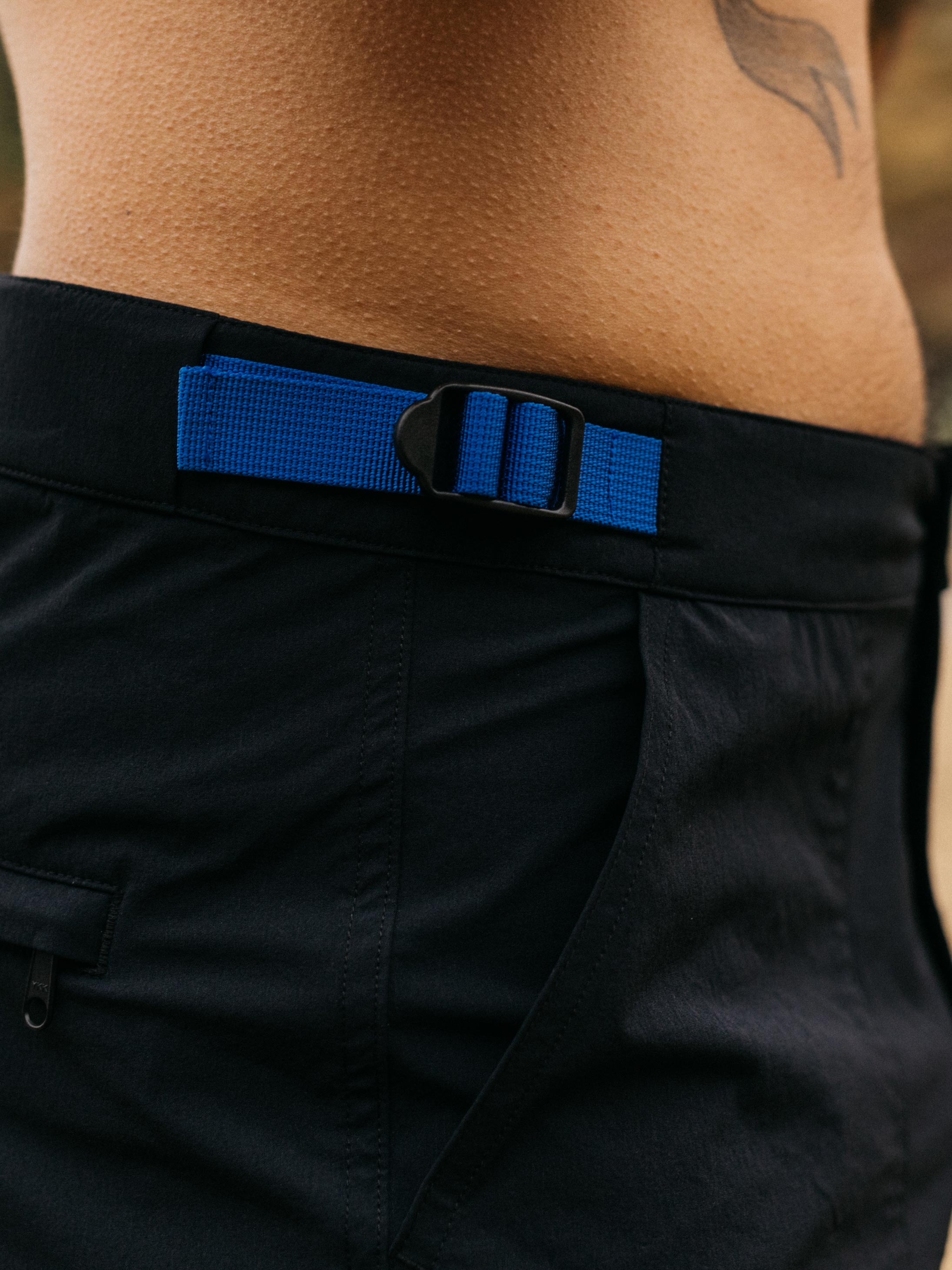 Men Hybrid Short in Navy - Walker