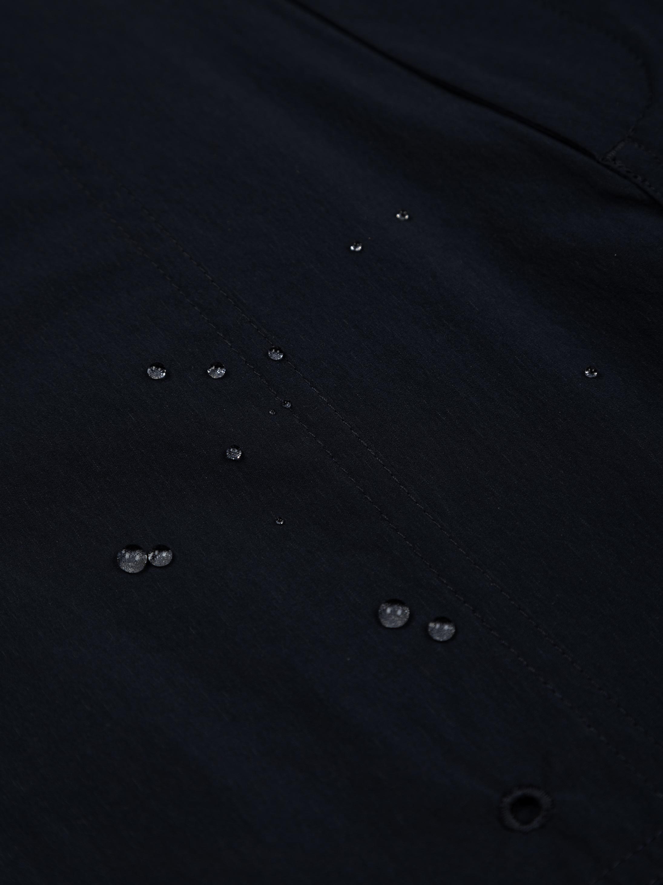 Men Hybrid Short in Navy - Walker