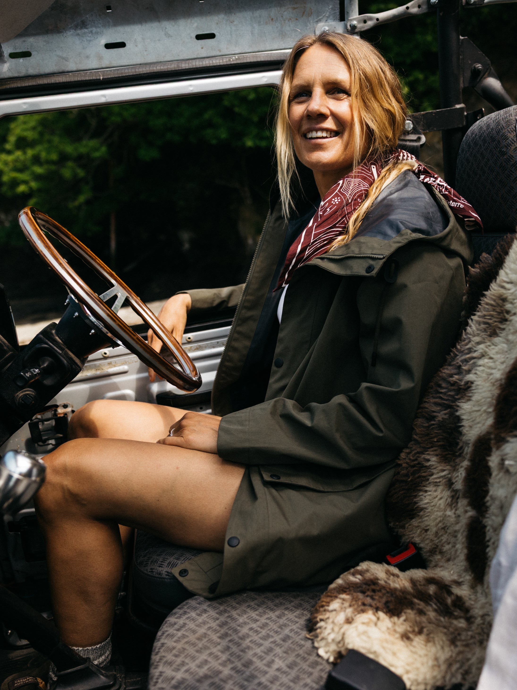 Women Organic Cotton Waterproof Jacket in Olive - Litus