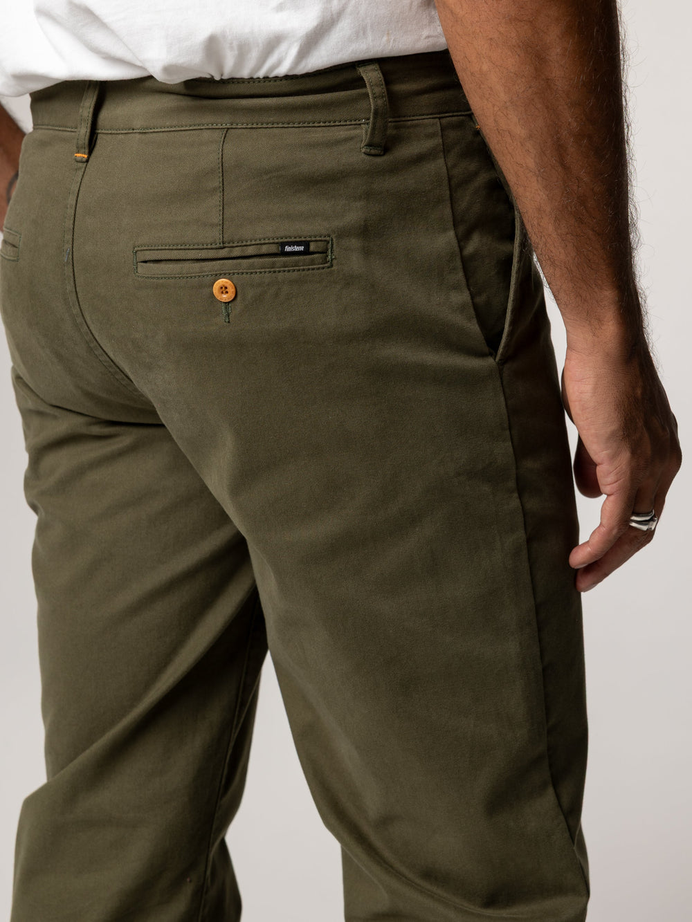 Men Rincon Slim Fit Chino in Olive