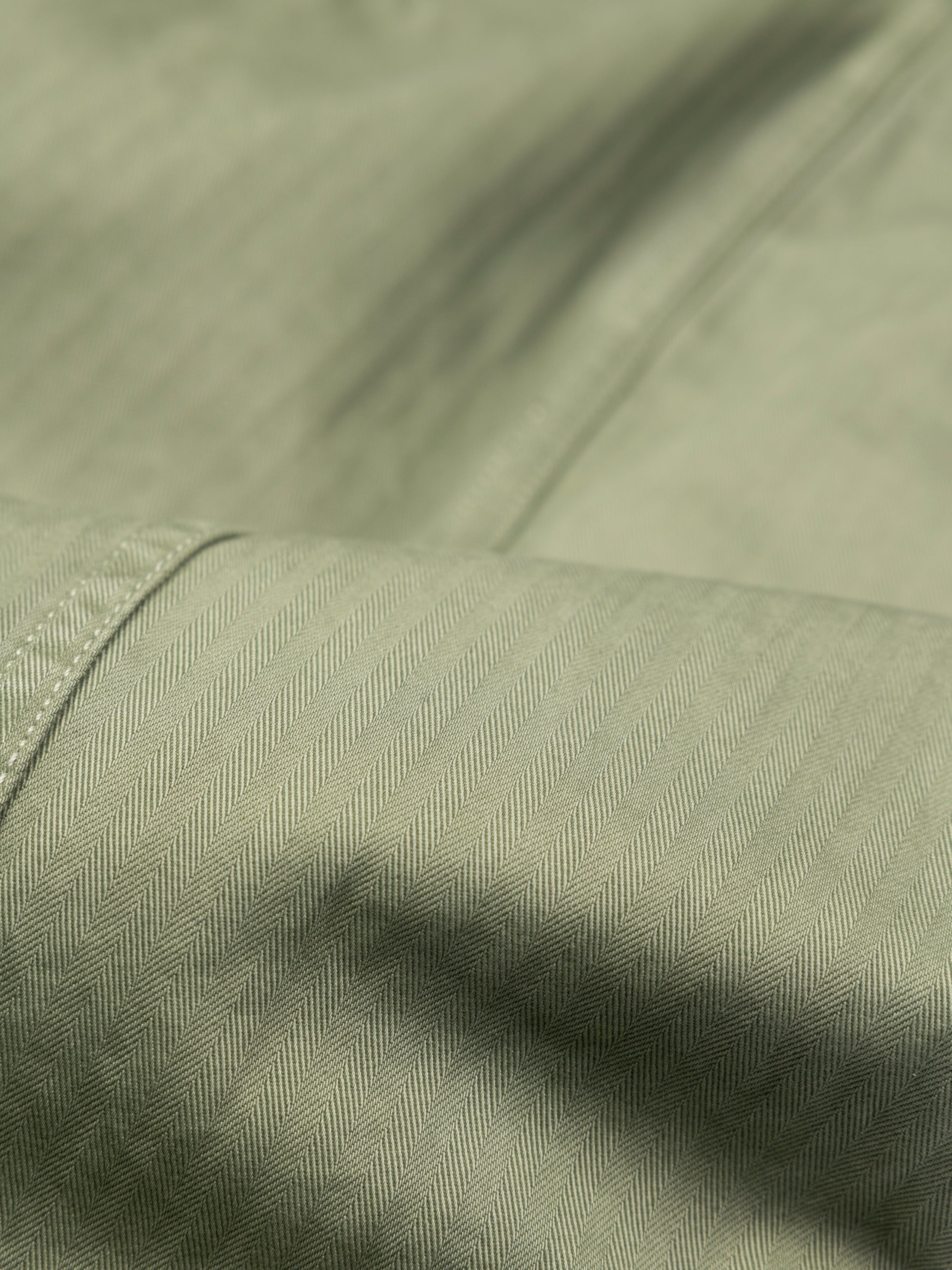 Women Organic Cotton Barrel Trouser in Bayleaf Green - Croft