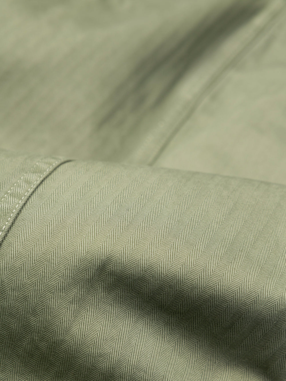Women Organic Cotton Barrel Trouser in Bayleaf Green - Croft