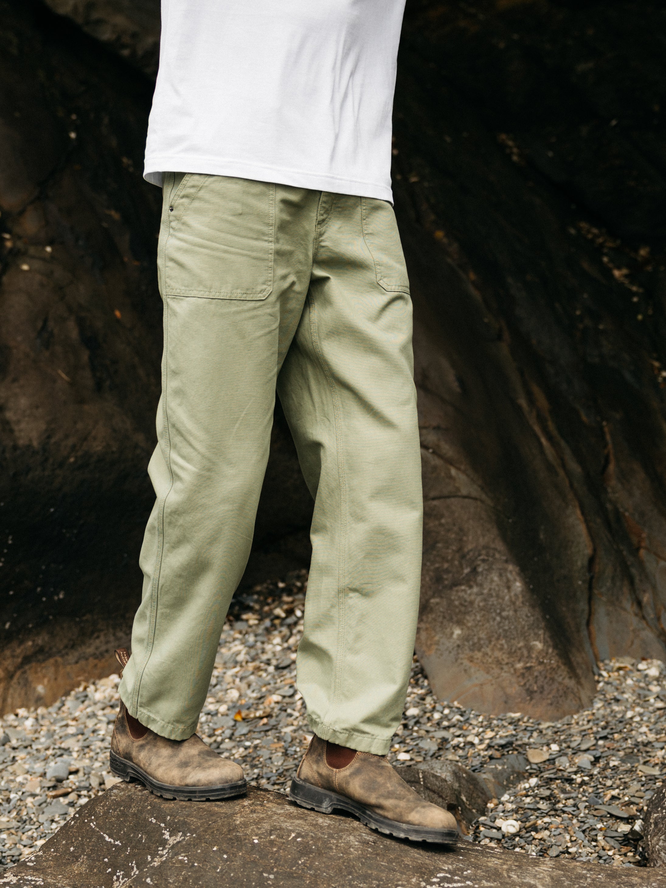 Men Organic Cotton Basset Utility Trouser in Green