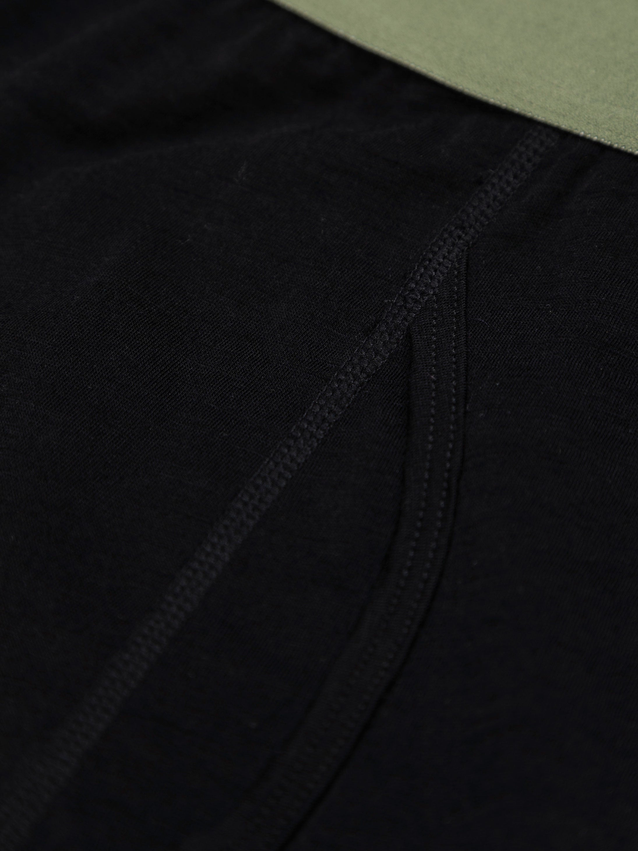 Men Eddy 2.0 Merino Wool Long Johns in Black/Olive