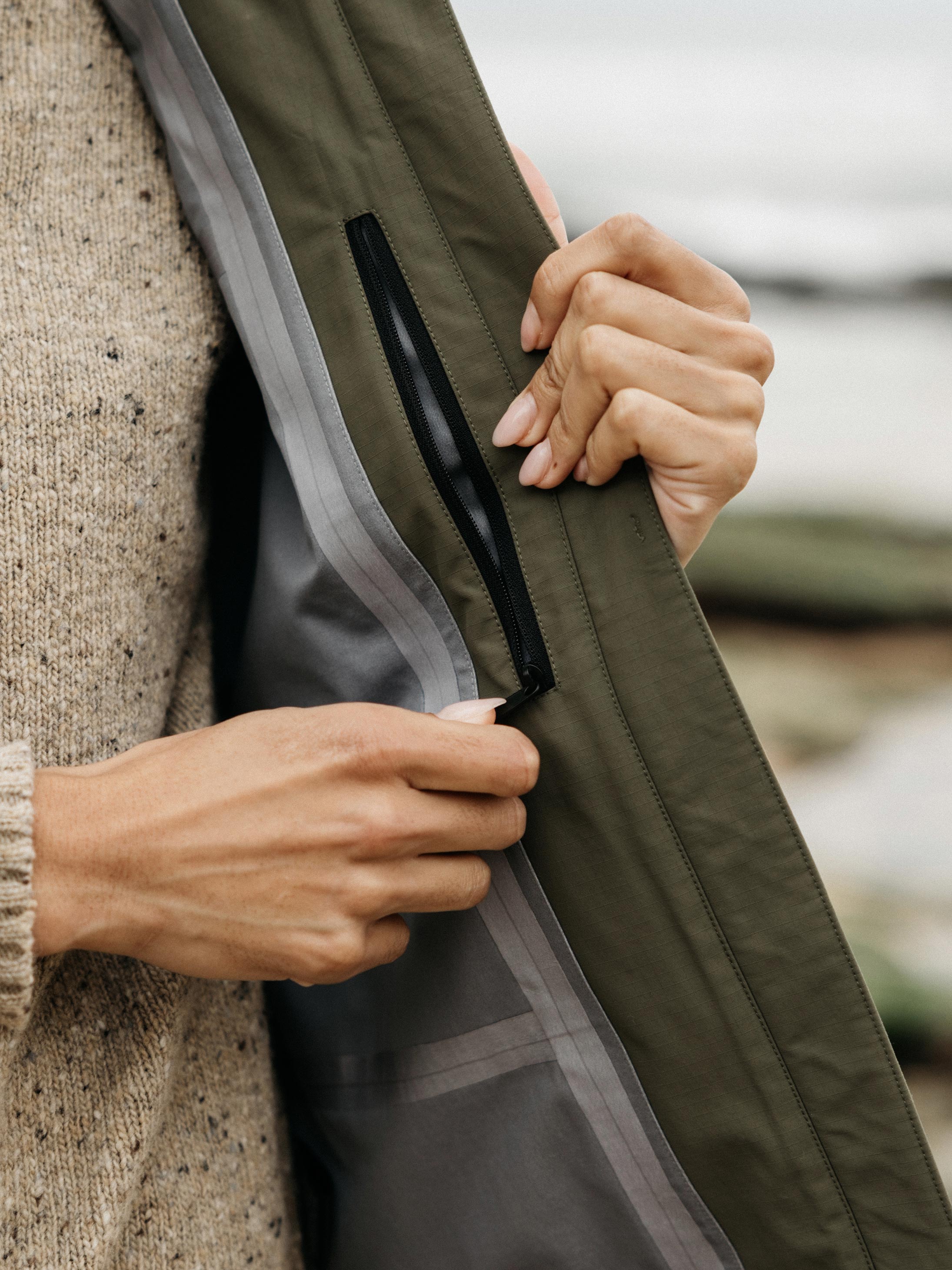 Women Stormbird Waterproof Jacket in Olive