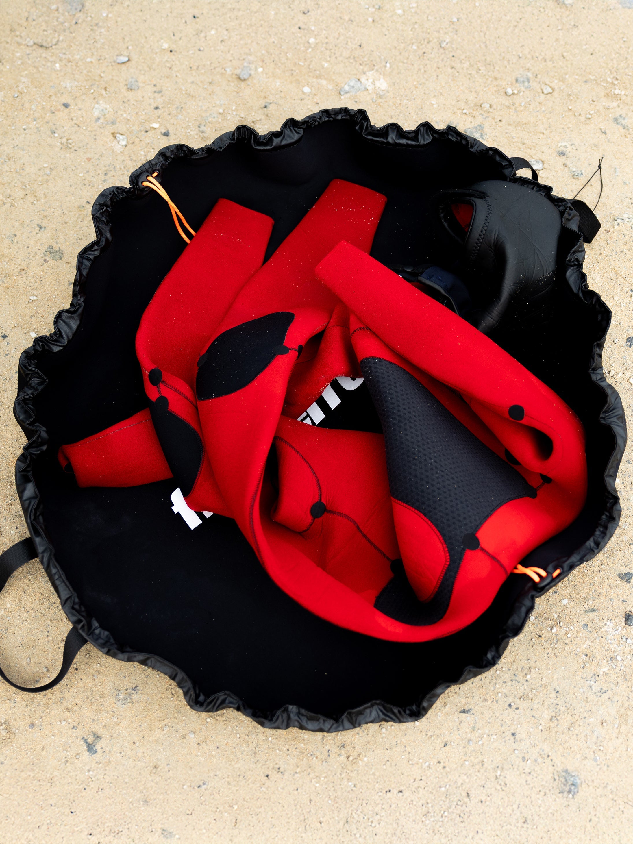 Men/Women From Wetsuits Recycled Changing Mat in black
