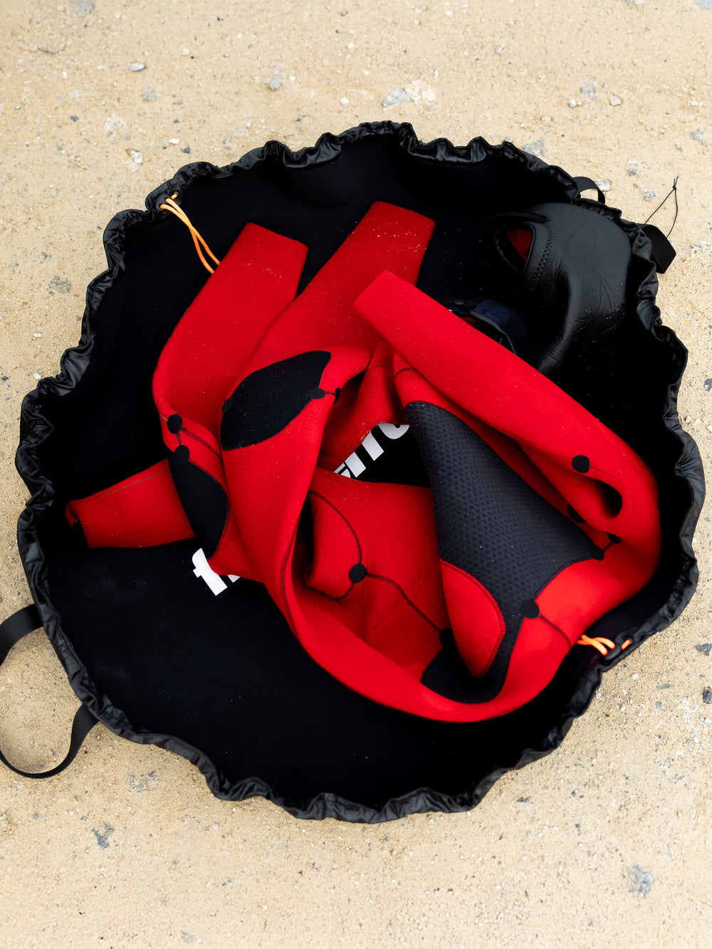 Men/Women From Wetsuits Recycled Changing Mat in black