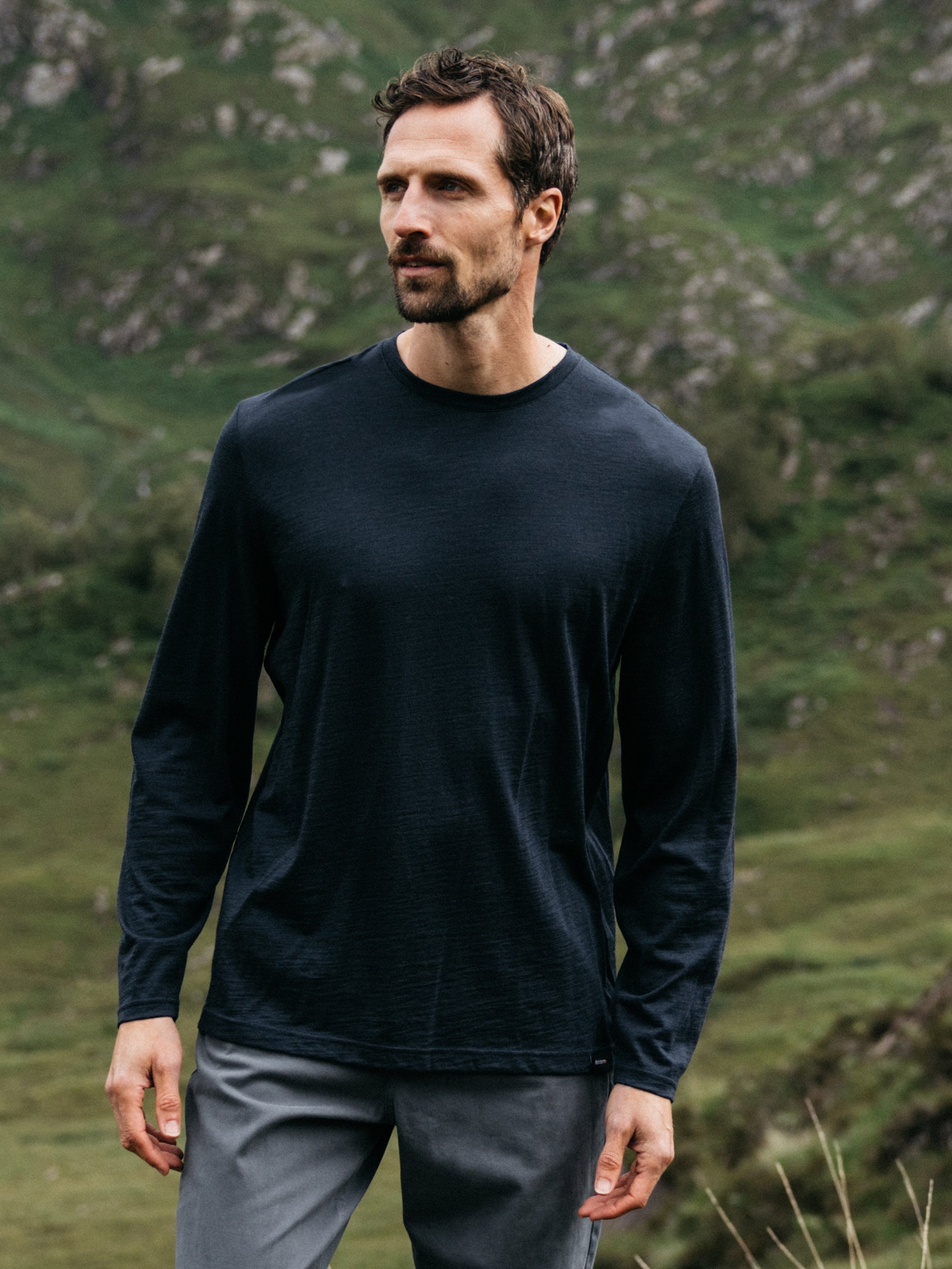 Men Merino Long Sleeve Baselayer in Navy - Seeker