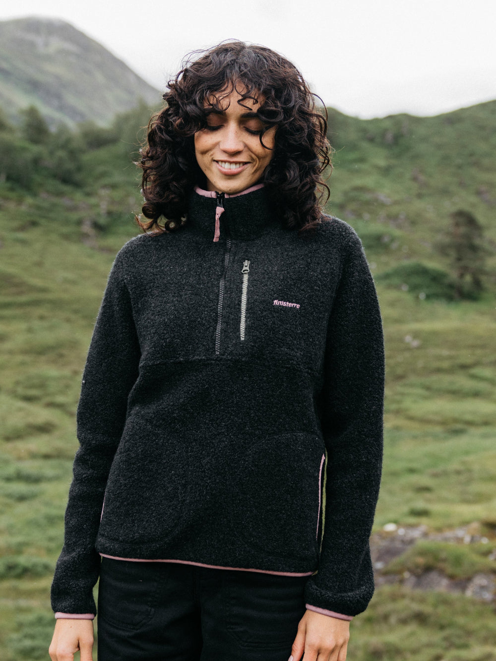 Women Recycled Wool 1/4 Zip Fleece in Raven Black - Hegen