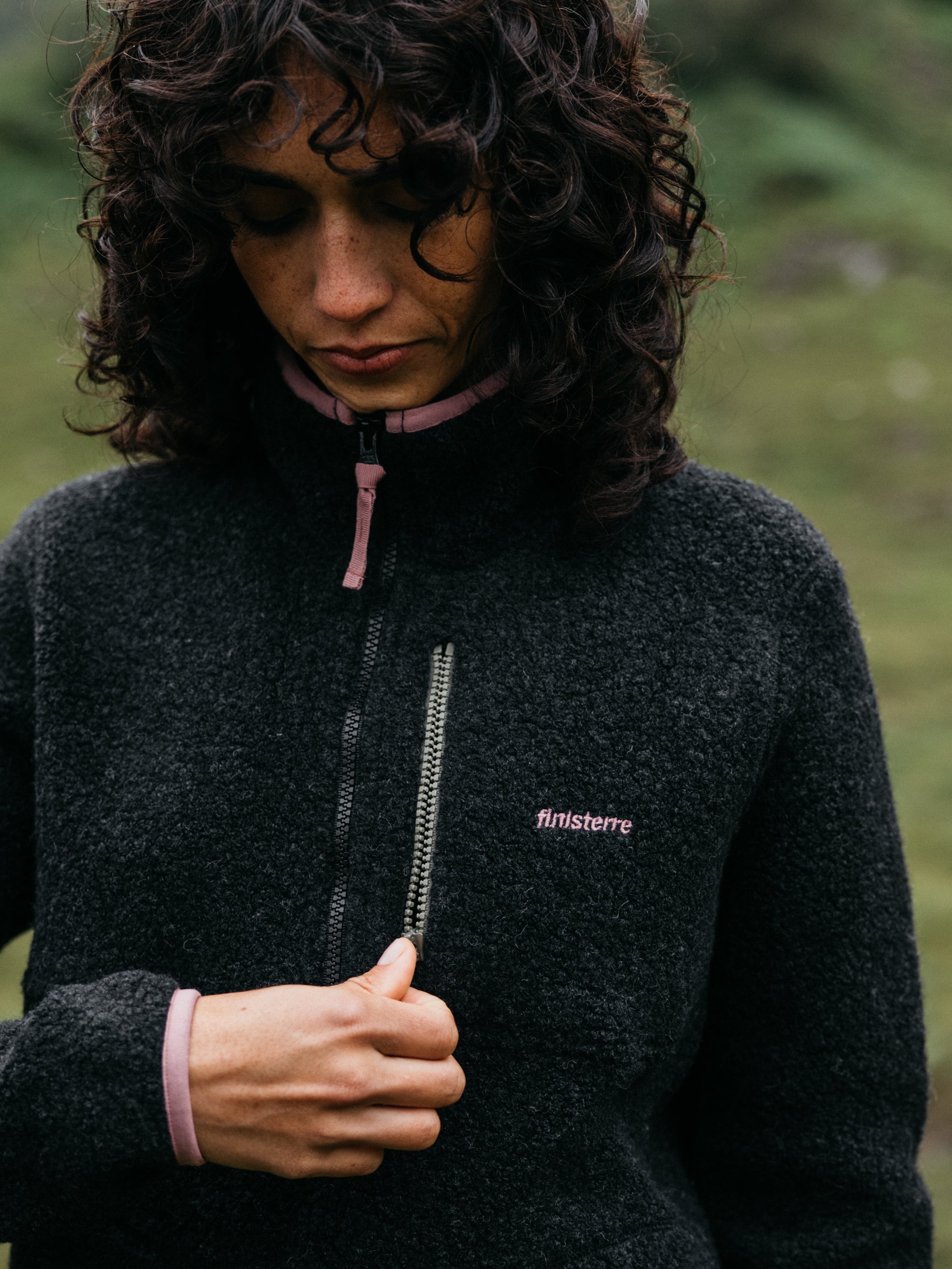 Women Recycled Wool 1/4 Zip Fleece in Raven Black - Hegen