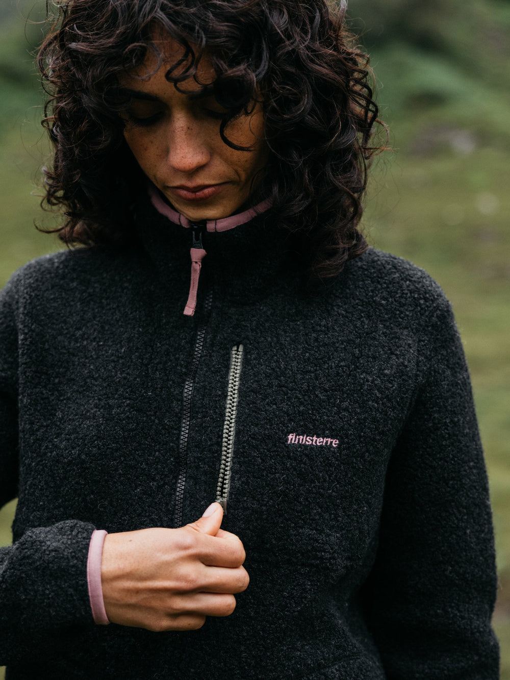 Women Recycled Wool 1/4 Zip Fleece in Raven Black - Hegen