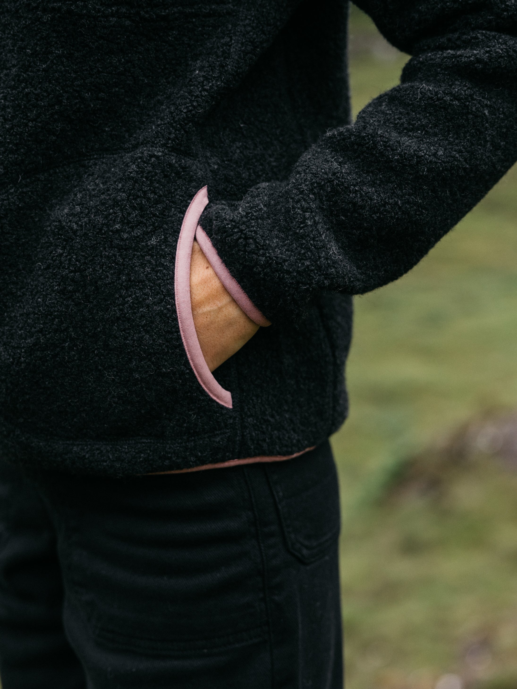 Women Recycled Wool 1/4 Zip Fleece in Raven Black - Hegen