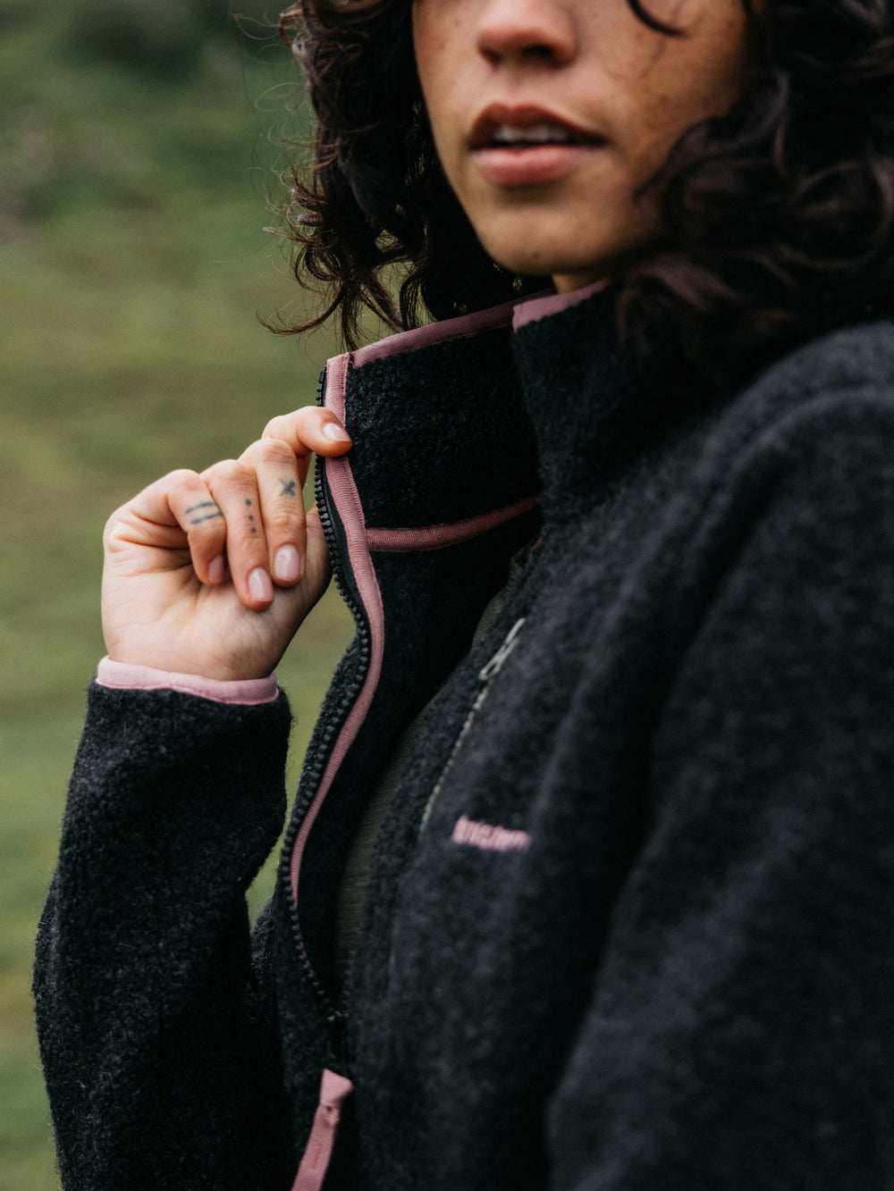 Women Recycled Wool 1/4 Zip Fleece in Raven Black - Hegen